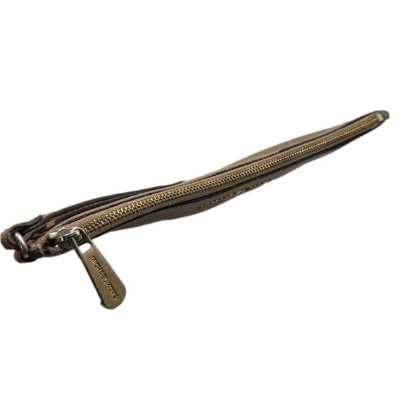 MICHAEL KORS Warm Taupe Large Wristlet with Card Slots - Picture 4 of 8